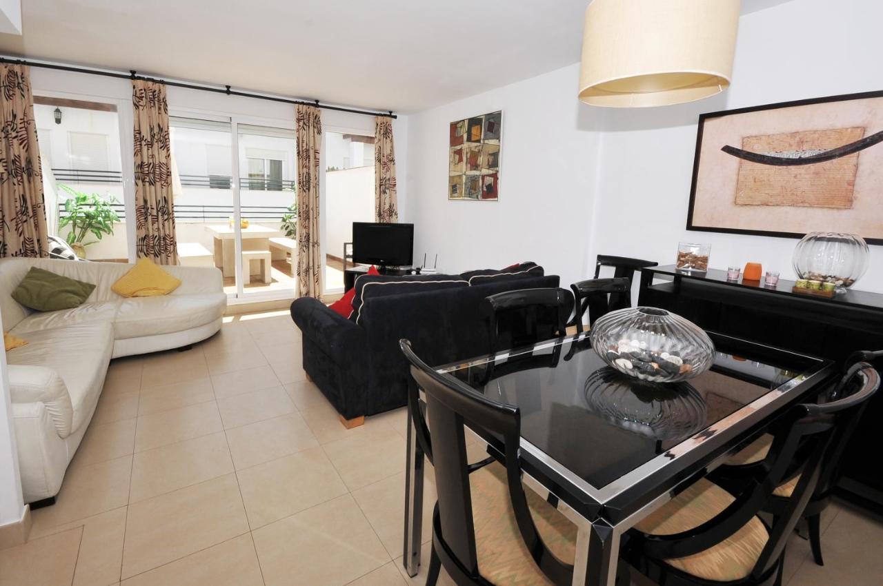 3 Bedroom Townhouse Benahavis Village Exteriör bild